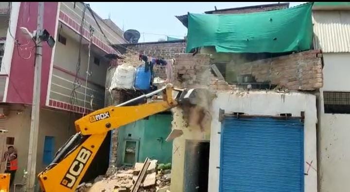 Rajgarh : दलित की बारात पर पत्थर फेंकने वाले आरोपियों के घर बुल्डोजर कार्रवाई, तोड़े जाएंगे 18 के मकान