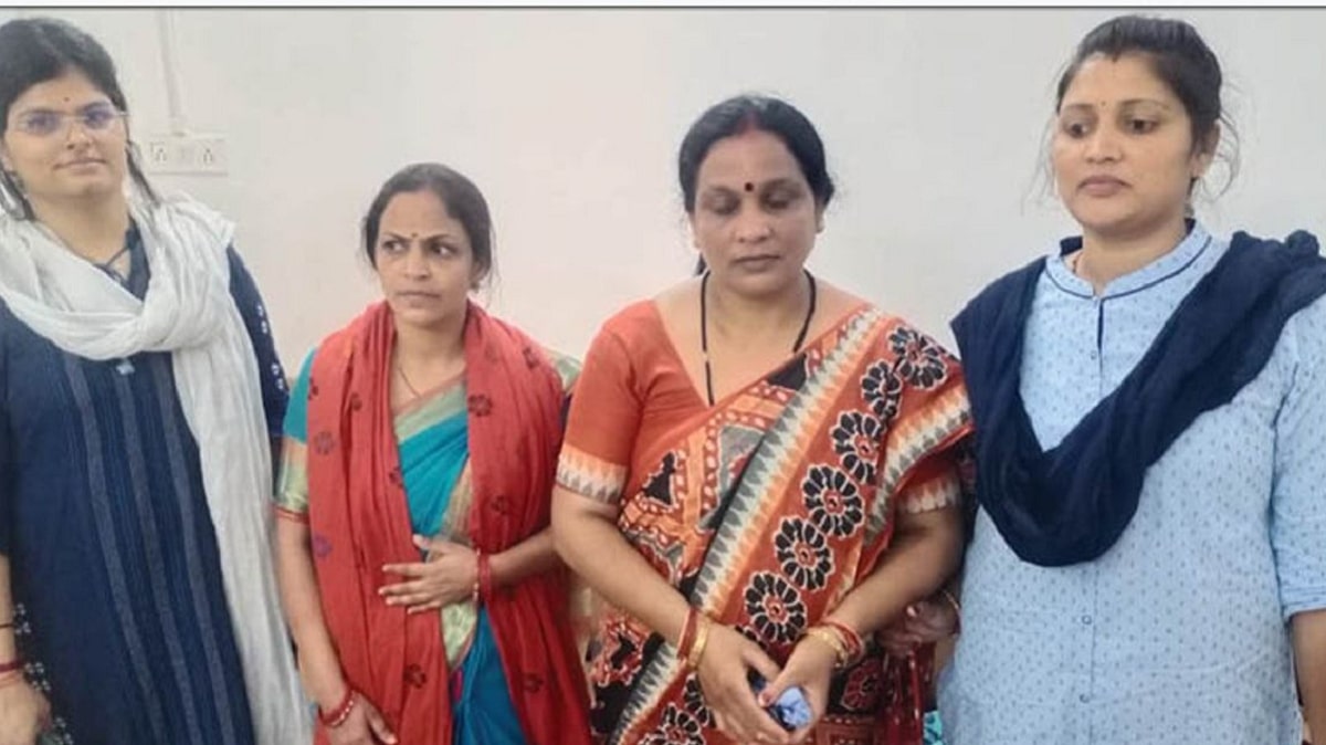 Rewa Bribe News : लोकायुक्त की बड़ी कार्रवाई, 10 हजार रुपए की रिश्वत लेते 2 महिला अधिकारी रंगेहाथों गिरफ्तार