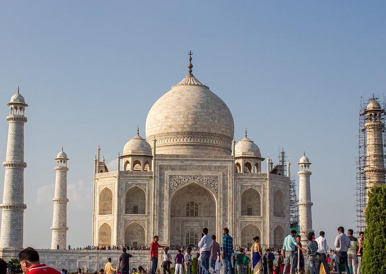 Taj Mahal Interesting Facts: ताजमहल की 10 खास विशेषताएं, 28 तरह के बेशकीमती पत्थरों ने बढ़ाई खूबसूरती