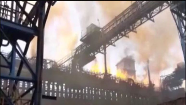 झारखंड : ब्लास्ट के साथ टाटा स्टील के प्लांट में लगी भीषण आग