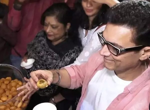 Viral Video: आखिर किस खुशी में डायट भी भूल गए आमिर खान, गोलगप्पे का मजा उठाते आए नजर, जाने