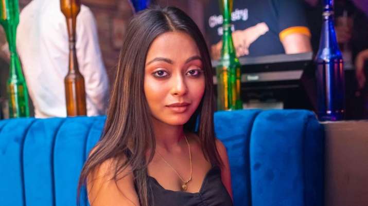 21 वर्षीय अभिनेत्री बिदिशा का शव मिला पंखे पर लटकते हुए, पुलिस कर रही जांच