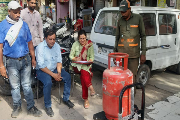 Ujjain News : कलेक्टर के निर्देश पर बड़ा एक्शन, 685 गैस सिलेंडर जब्त, एजेंसी संचालक के खिलाफ एफआईआर दर्ज