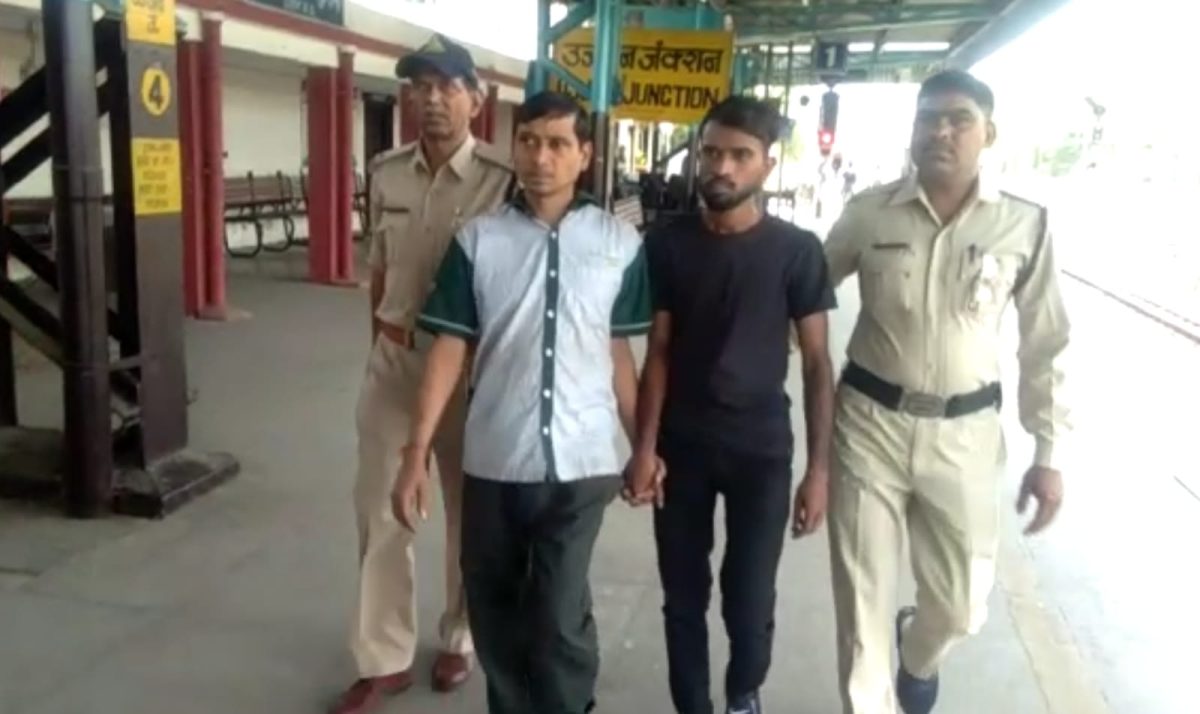 इंदौर: ट्रेन में बम की फर्जी सूचना देने वाले दो आरोपी गिरफ्तार, कारण जान रह गया हर कोई हैरान !