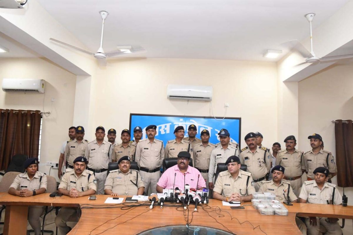 जबलपुर में हुई लूट की 24 घण्टे में पुलिस ने किया खुलासा, 5 आरोपियों को किया गिरफ्तार