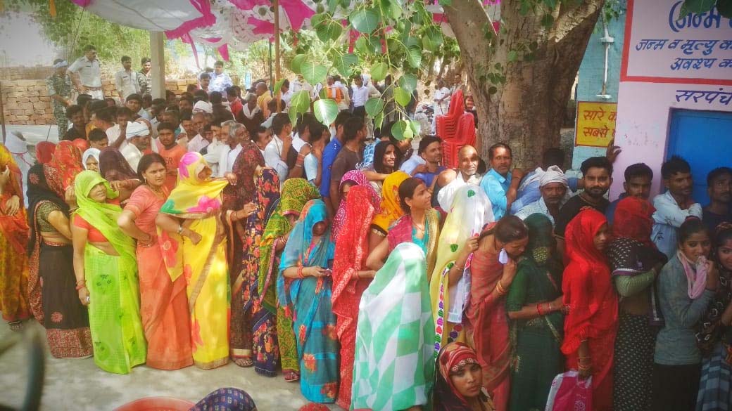 Gwalior : वोट डालने में पुरुषों से आगे रहीं महिलाएं, जिले में 66 प्रतिशत मतदान