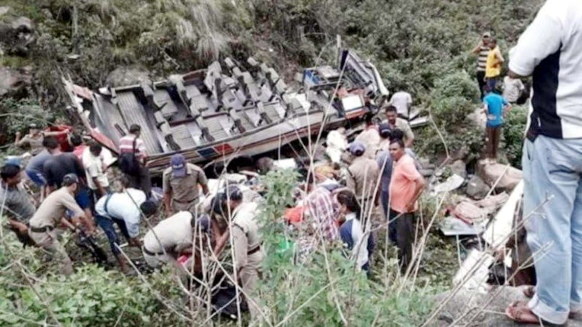 Uttarakhand Bus Accident : उत्तरकाशी हादसे को लेकर राष्ट्रपति, पीएम, सीएम सहित गृहमंत्री ने जताया शोक, 22 शव हुए बरामद