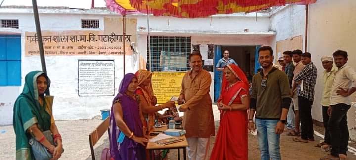 देवास जिले में शांतिपूर्ण मतदान सम्पन्न, विधायक ने भी किया मतदान