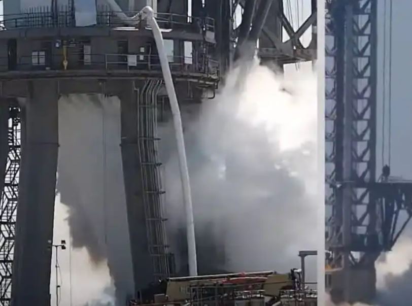 एलन मस्क का सपना चकनाचूर, महत्वकांशी प्रोजेक्ट स्टारशिप बूस्टर रॉकेट आग लगने से तबाह, देखे वीडियो