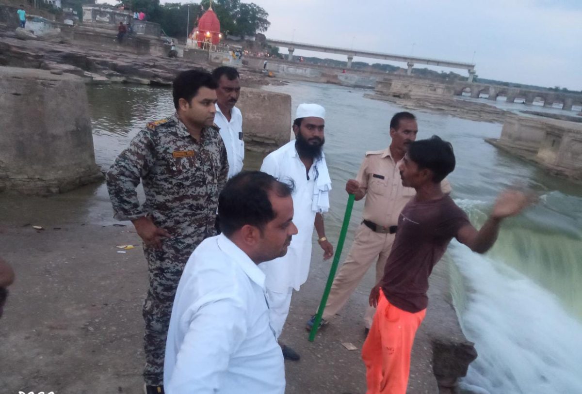 10 दिन पहले सिंध नदी में बहे युवक का शव तैरता मिला
