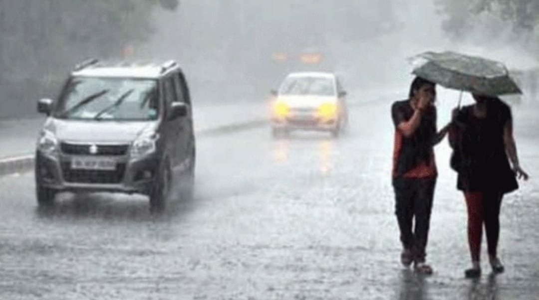 IMD Alert : यूपी, उत्तराखंड, बिहार सहित कई राज्यों में मूसलाधार बारिश का अलर्ट, जानें अपने राज्य का हाल