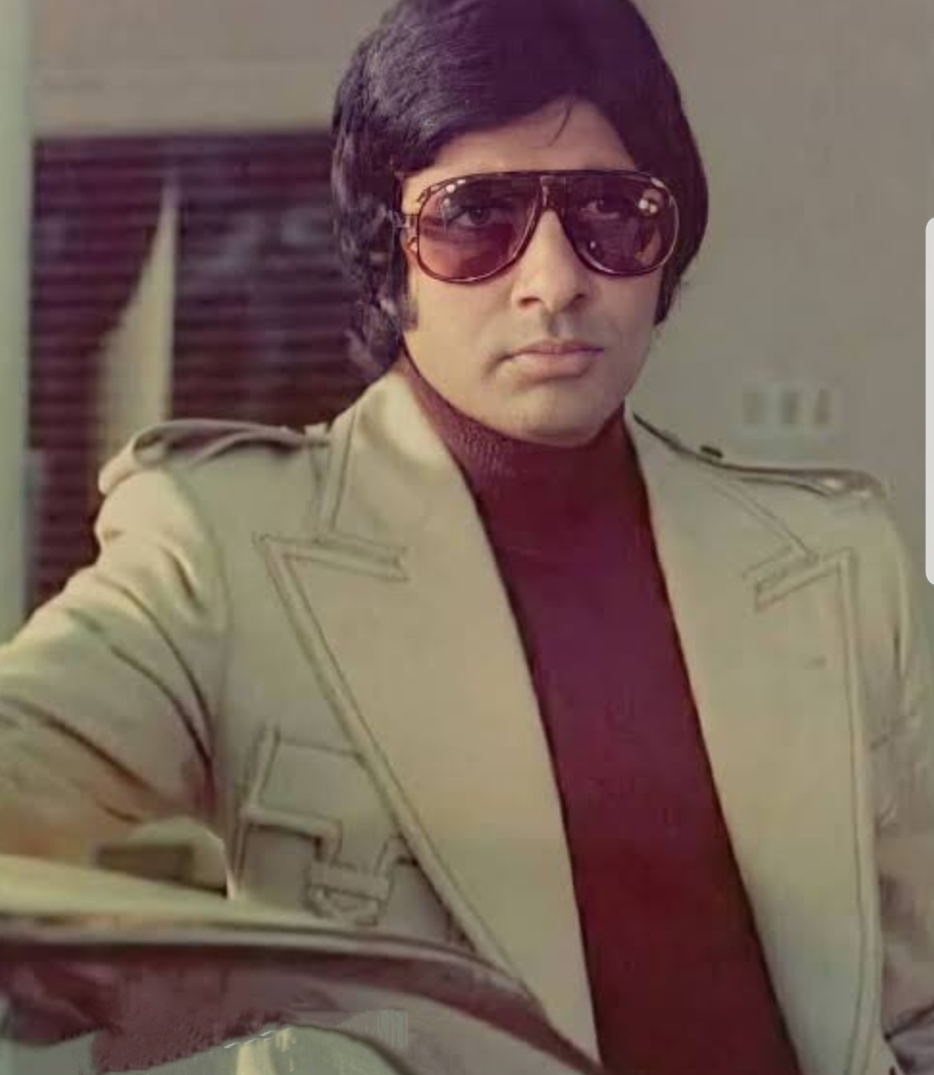 Amitabh Bachchan ने कहा 'फैशन रिपीट,' शेयर की ये पुरानी फोटो