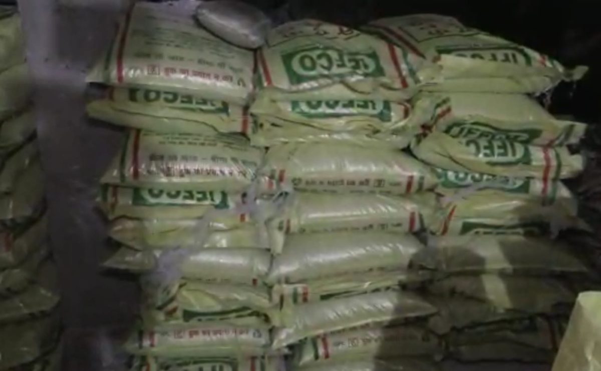 INDORE : नकली खाद की ब्रांडेड पैकिंग करने वाले गोदाम पर कृषि विभाग और पुलिस की दबिश
