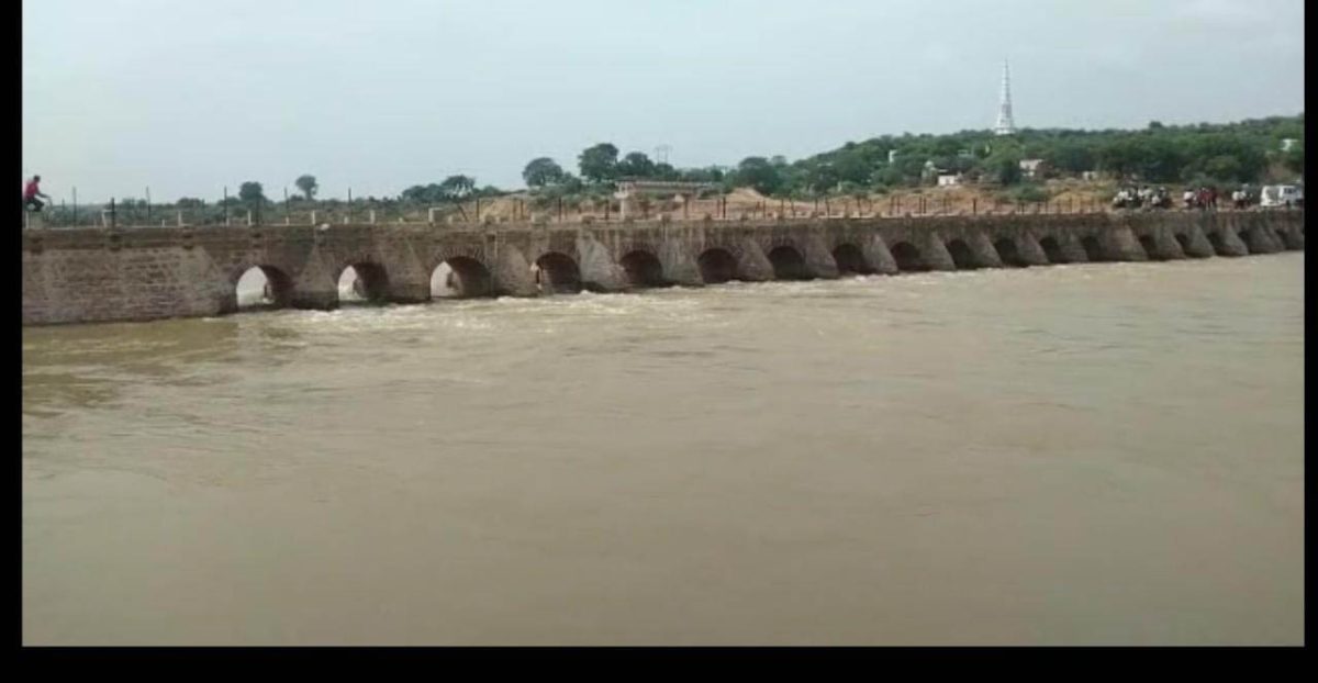 सिंध नदी में जलस्तर बढ़ने से सेवढा से ग्वालियर जाने वाला रास्ता हो रहा है बंद