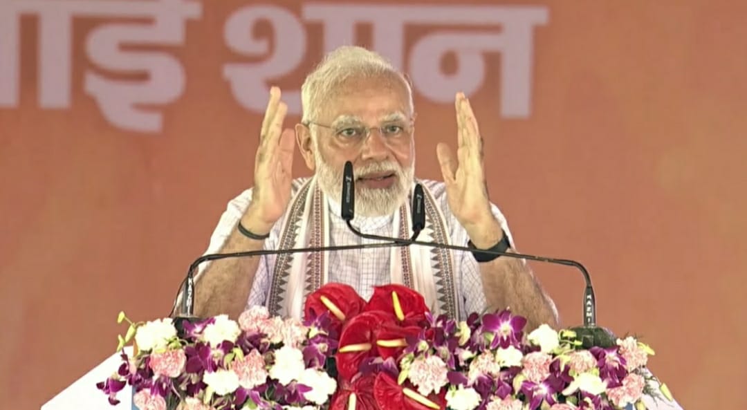 PM Modi ने "बुंदेलखंड एक्सप्रेस वे" किया जनता को समर्पित, "रेवड़ी कल्चर" को लेकर विपक्ष पर साधा निशाना