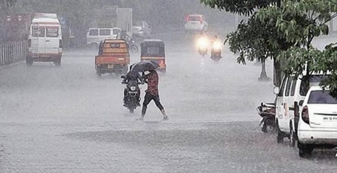 IMD Alert : देश के अधिकांश राज्यों में भारी बारिश की चेतावनी, कई राज्यों में बाढ़ बनी मुसीबत