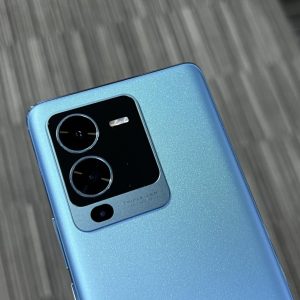 Vivo V25 Pro Review: दमदार कैमरा और कलर चेंजिंग डिजाइन के साथ मिलने वाला सस्ता स्मार्टफोन, यहाँ जानें