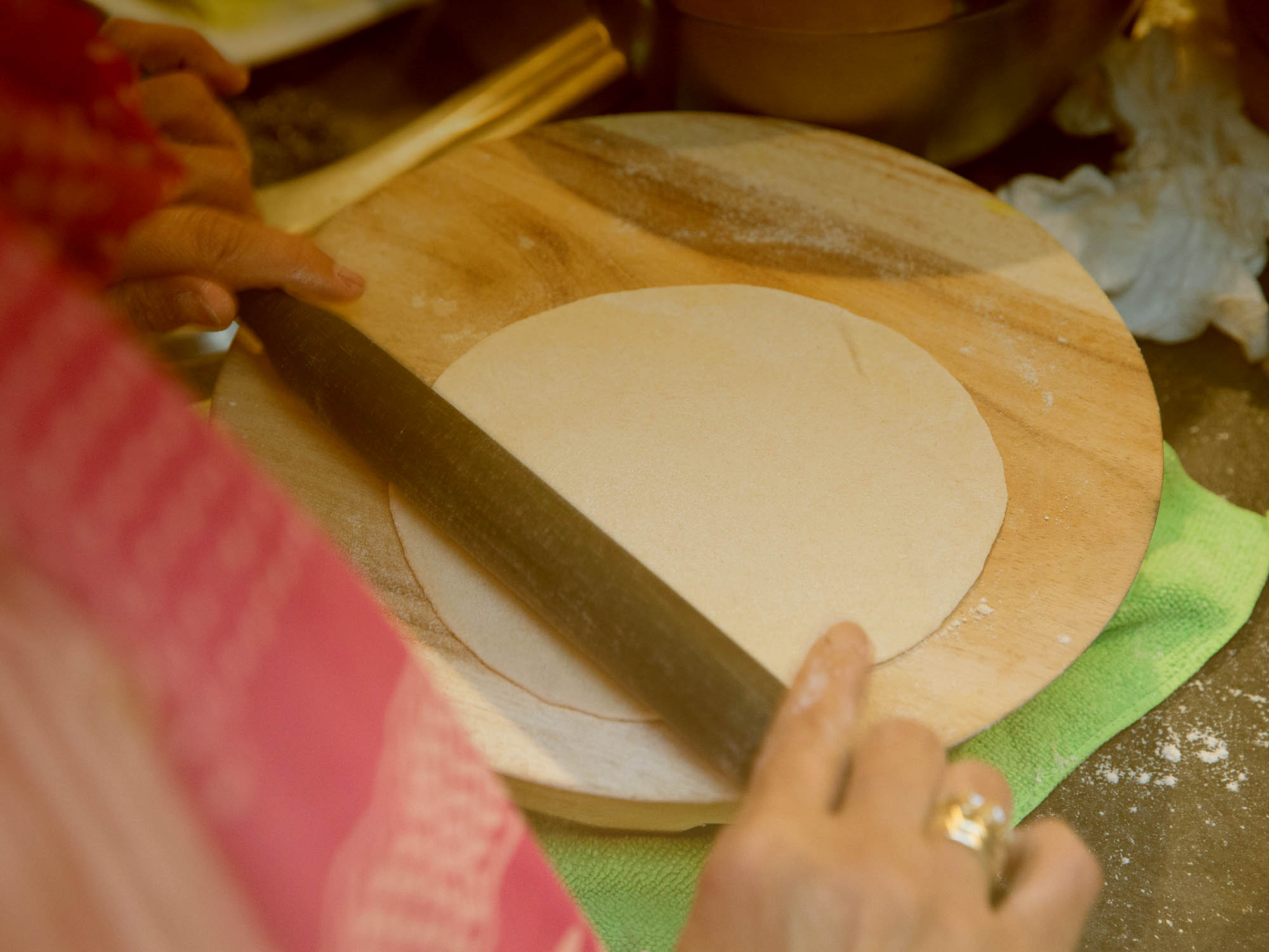 रोटी बनाने वाले पटा बेलन से सही इस्तेमाल से होती है धनवर्षा, जान लें ये जरूरी 11 टिप्स