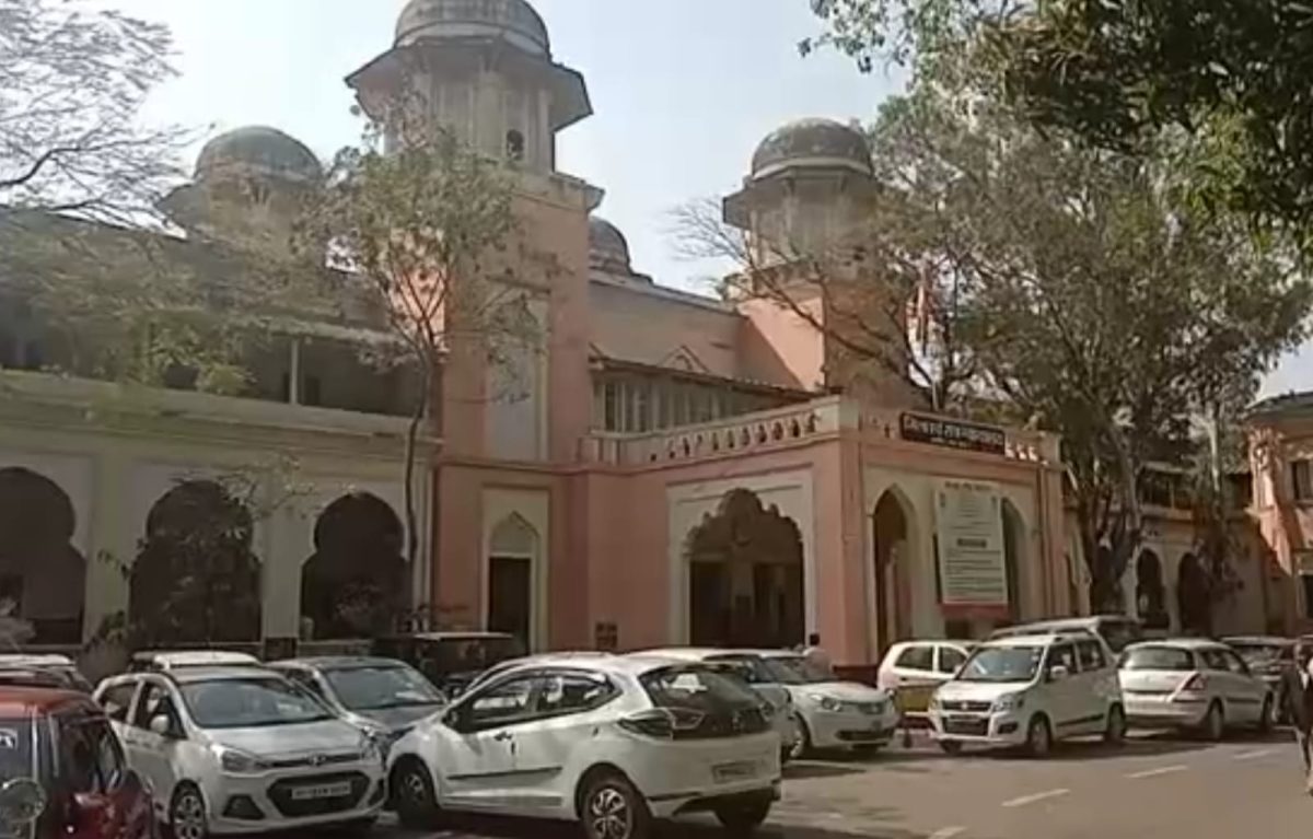 इंदौर : ड्रग पैडलर फर्जी मृत्यु प्रमाण पत्र मामला, आरोपी माँ को पुलिस ने किया कोर्ट में पेश