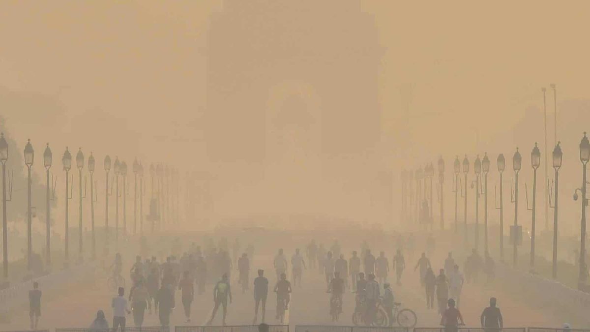 Delhi Pollution : दिल्ली में बढ़ता प्रदूषण बना चिंता का विषय, 240 पहुंचा AQI