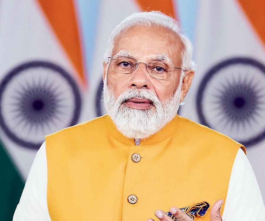 प्रधानमंत्री ने देश के तीसरी वंदे भारत एक्सप्रेस को दिखाई हरी झंडी