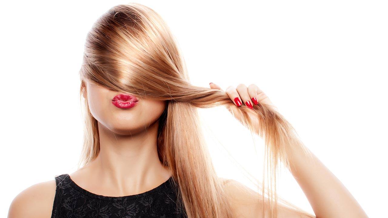 Hair Care Tips : झड़ते बालों से हैं परेशान, तो लगाएं इस तेल को और पाएं लंबे और घने बाल