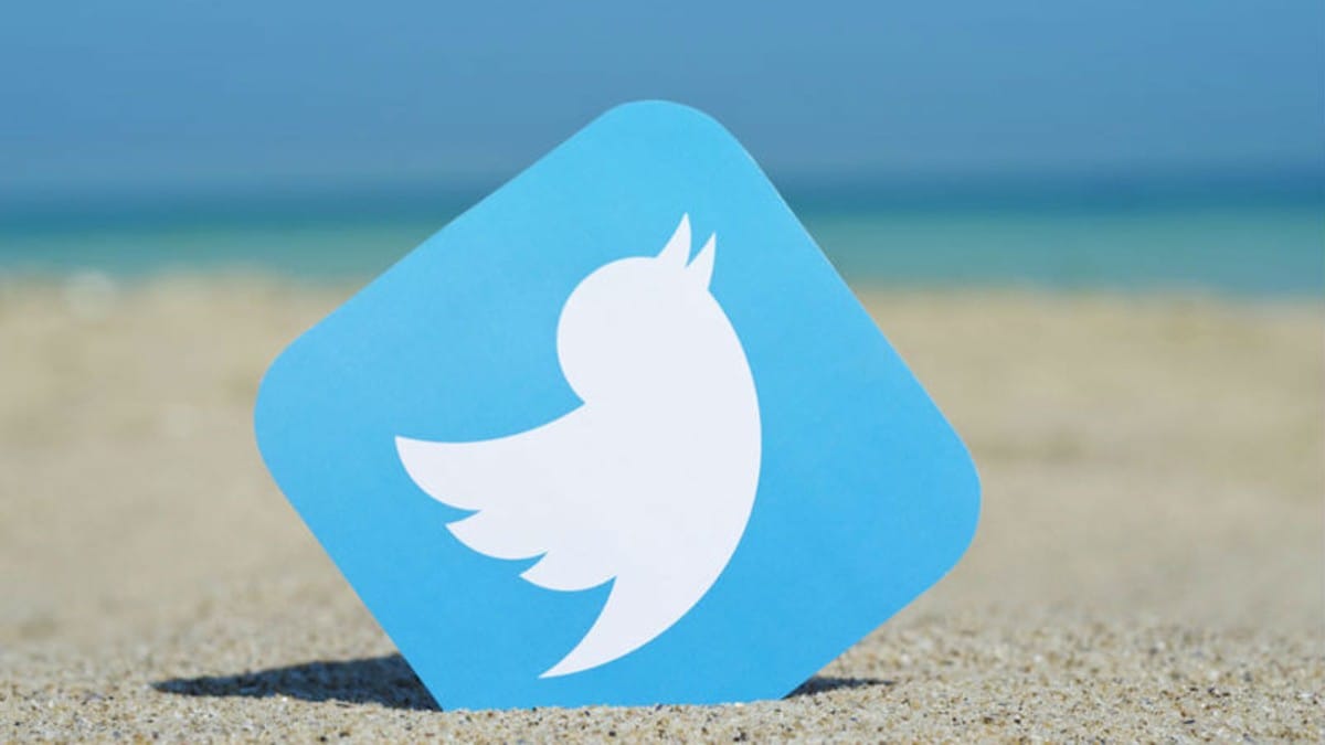 Twitter Blue Tick: बिना सब्सक्रिप्शन वाले Accounts को भी मिला ब्लू टिक, यूजर्स हुए हैरान, पढ़ें पूरी खबर