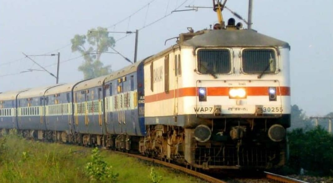 Indian Railways Update : यात्रीगण कृपया ध्यान दें, 144 ट्रेन आज रद्द रहेंगी, IRCTC ने जारी की लिस्ट