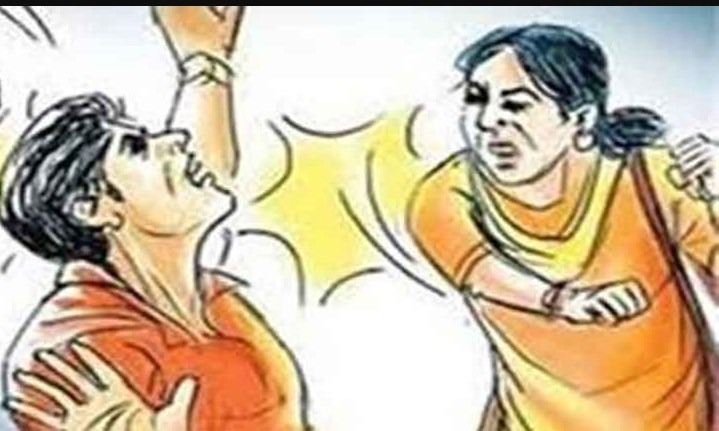 Indore: पत्नियों का अत्याचार, पतियों को दांतों से काट चेहरा नोचा, FIR दर्ज