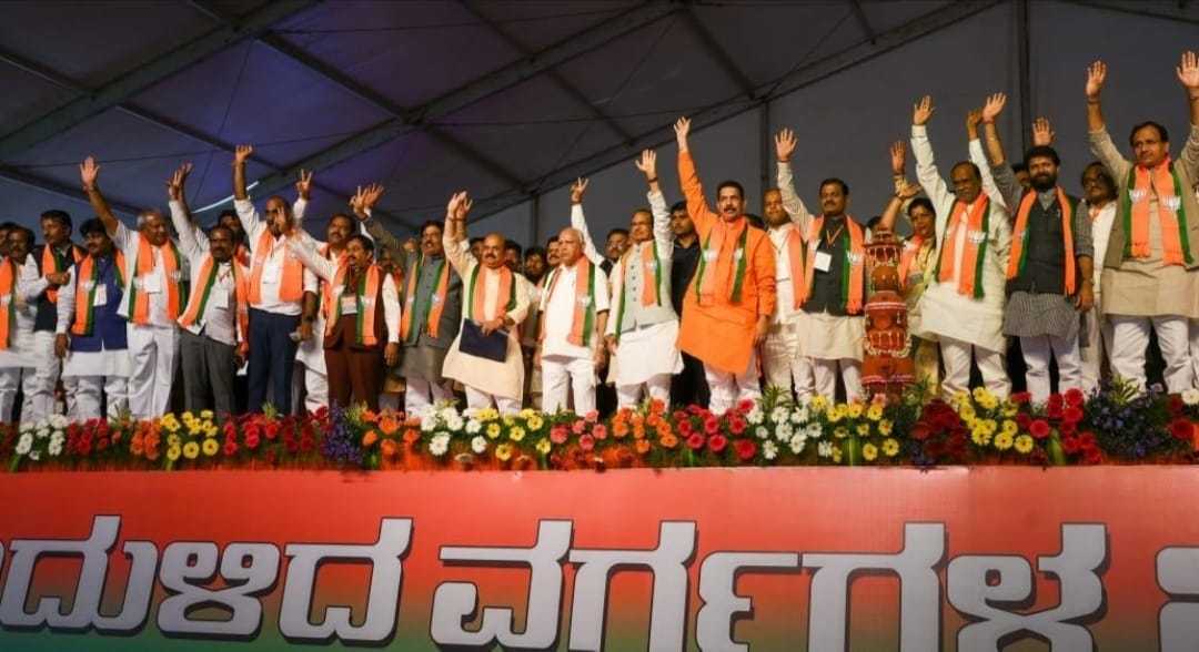 कर्नाटक में सीएम शिवराज ने बताये "डबल इंजन सरकार" के फायदे, कांग्रेस पर साधा निशाना