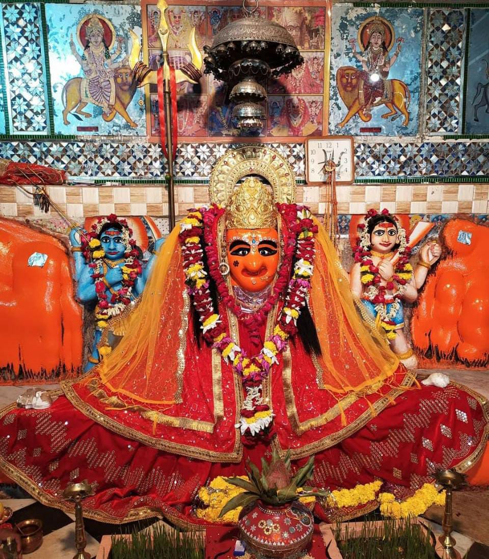 मां महिषासुर मर्दिनी देवी के नाम से प्रसिद्ध मंदिर बना आस्था का केंद्र, तीनों पहर बदलता है माता का रूप