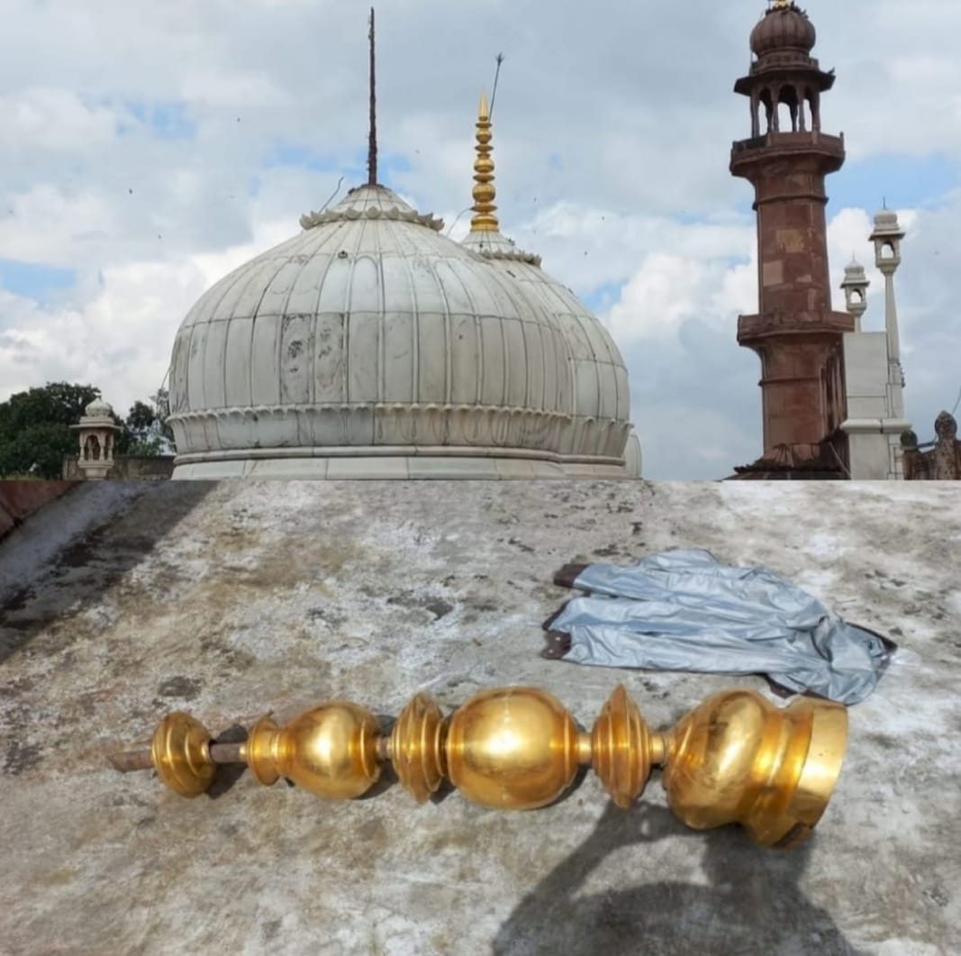 ऐतिहासिक मोती मस्जिद के गुंबद से कलश चोरी करने वाला आरोपी बिहार से गिरफ्तार