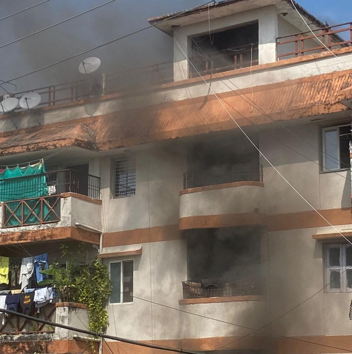भोपाल : मीटर में शॉर्ट सर्किट से मल्टी में लगी आग