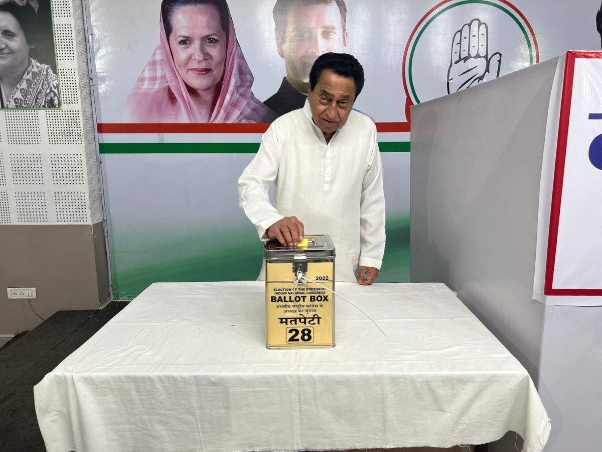 भोपाल : कांग्रेस अध्यक्ष के चुनाव के लिए वोटिंग शुरू, कमलनाथ ने किया मतदान