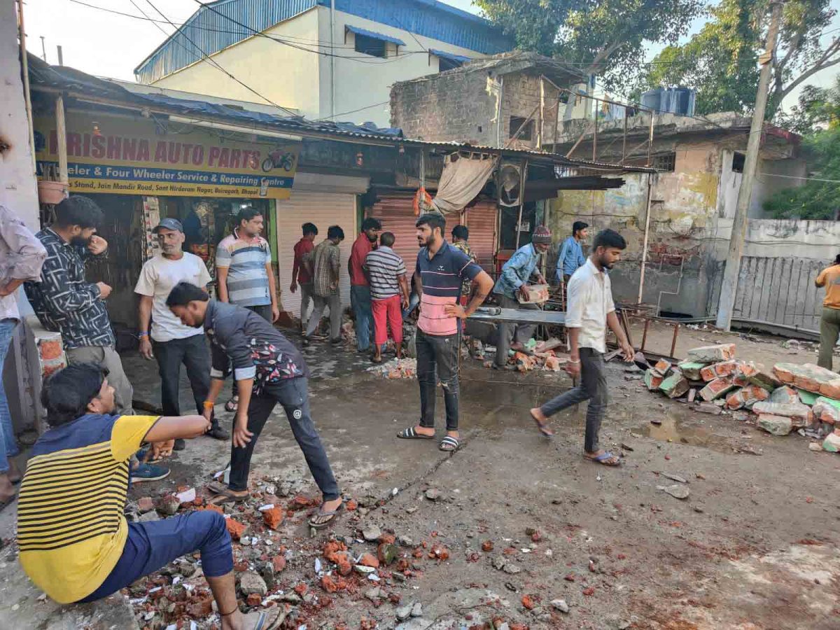 Bhopal News : निगम अमले ने बैरागढ़ की 20 दुकानों का अतिक्रमण हटाया, पढ़े पूरी खबर