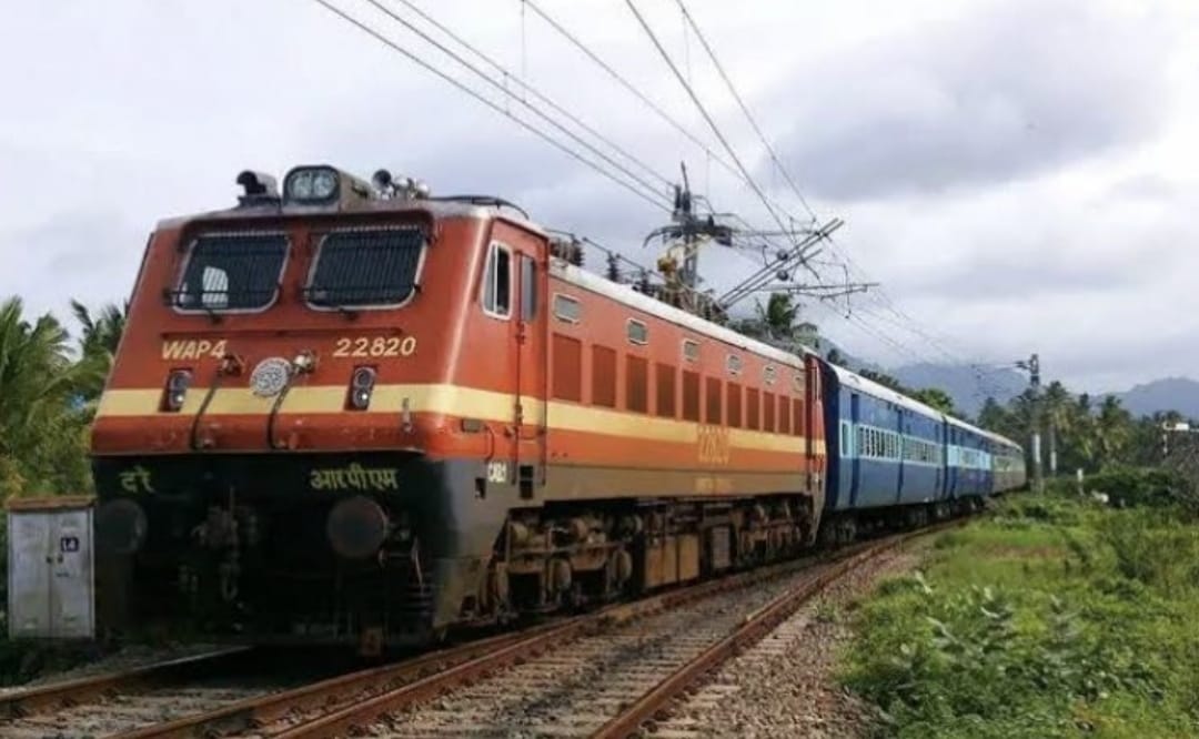 Indian Railways Update : 100 से अधिक ट्रेन आज रद्द रहेंगी, देखें IRCTC की लिस्ट