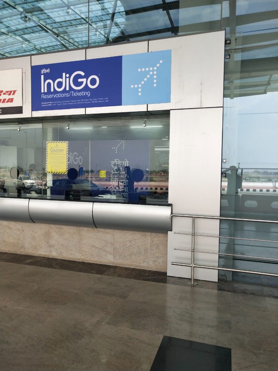 भोपाल : इंडिगो विमान का टायर एयरपोर्ट के रन-वे पर हुआ पंचर, बाल बाल बचे यात्री, उड़ान रद्द