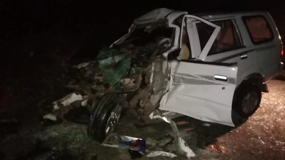 Betul Road Accident : बैतूल में दर्दनाक सड़क हादसा, बस से टकराई टवेरा कार, 11 की मौत, कई घायल