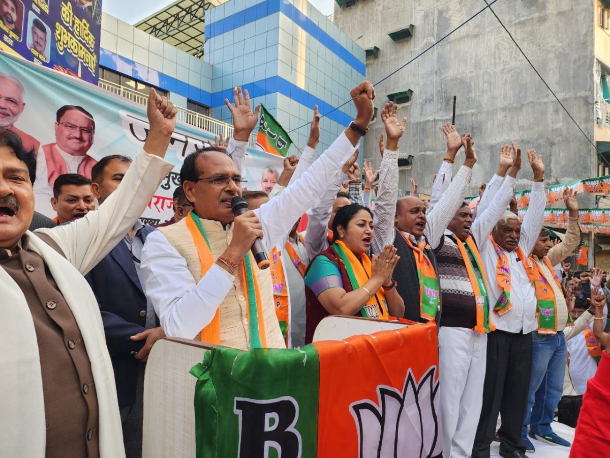Delhi MCD Election : सीएम शिवराज ने कहा 'केजरीवाल को धोखा रत्न पुरस्कार मिलना चाहिए'