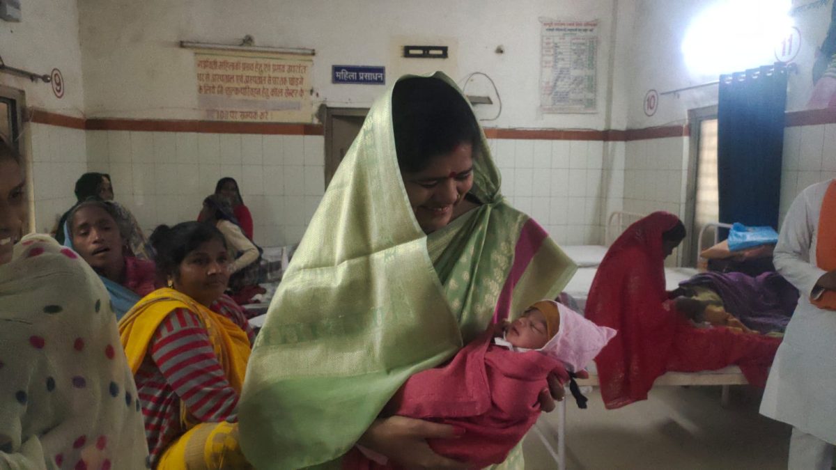 इमरती देवी ने किया डबरा सिविल अस्पताल का निरीक्षण, मुख्यमंत्री शिवराज को दिया धन्यवाद