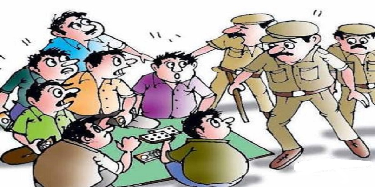 दमोह पुलिस ने जुआ खेल रहे 11 जुआरियों को किया गिरफ्तार, लाखों रुपए किए जब्त