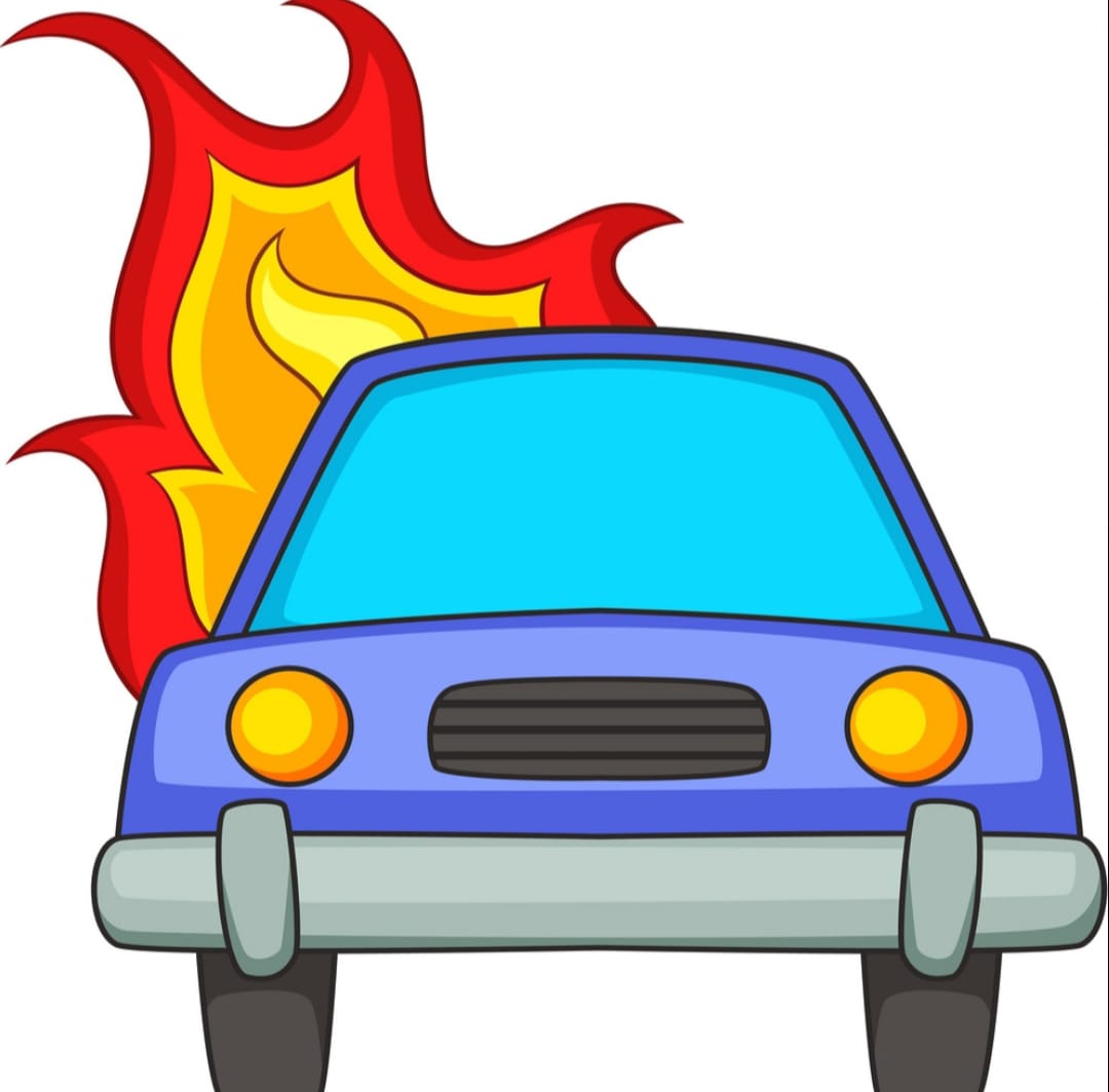 ऑटो गैरेज में लगी भीषण आग, दो युवक झुलसे, जलकर राख हुई कारें