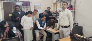 लोकायुक्त की बड़ी कार्रवाई, 13 हजार रुपये की रिश्वत लेते बिजली विभाग का जेई गिरफ्तार