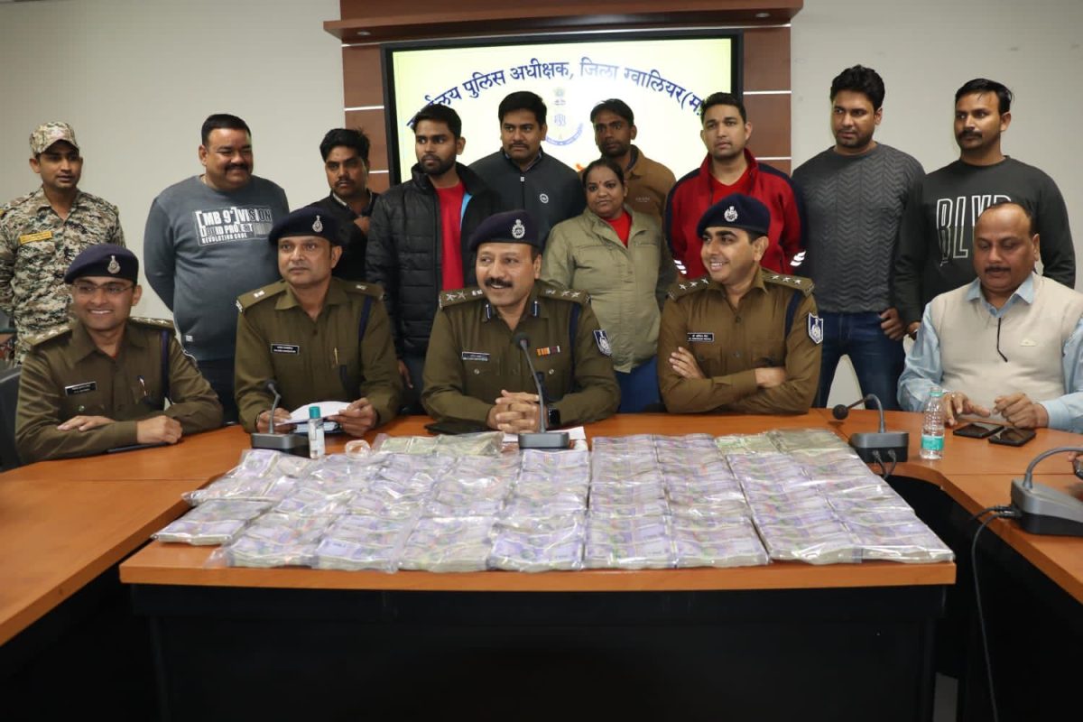 डबरा में व्यापारी से 35 लाख रुपए लूटने वाले तीन मुख्य आरोपी गिरफ्तार, पूछताछ में कई खुलासे