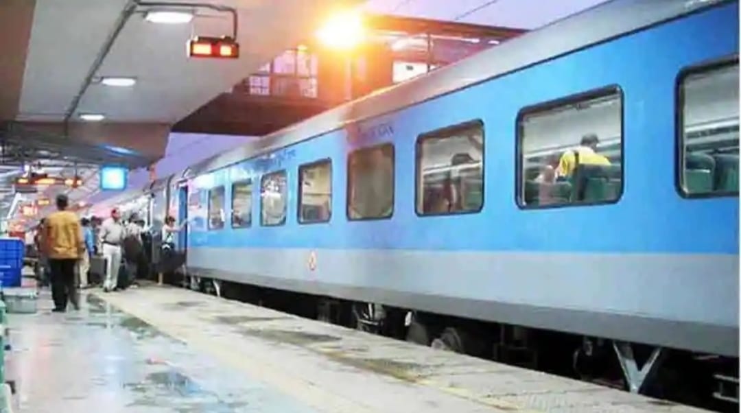 Indian Railways Update : आज शताब्दी सहित 225 ट्रेन रद्द रहेंगी, IRCTC ने जारी की लिस्ट