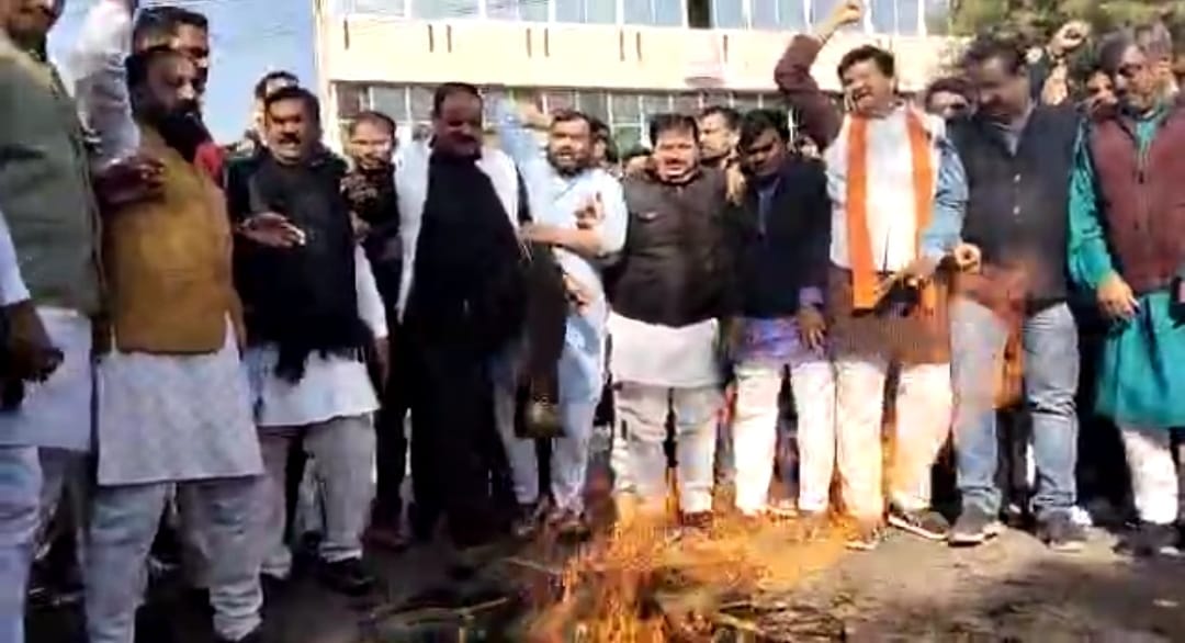 Gwalior News : BJP ने पाकिस्तान के विदेश मंत्री बिलावल भुट्टो का पुतला जलाया