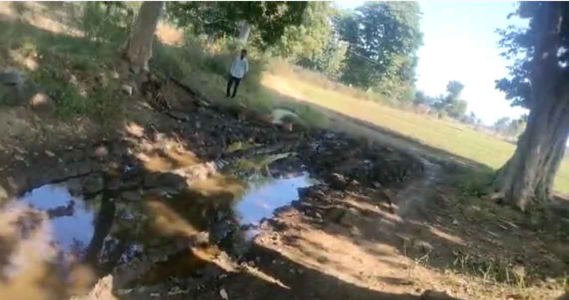 Shivpuri News : आमरास्ता न होने के कारण ग्रामीण परेशान, जिम्मेदार मौन