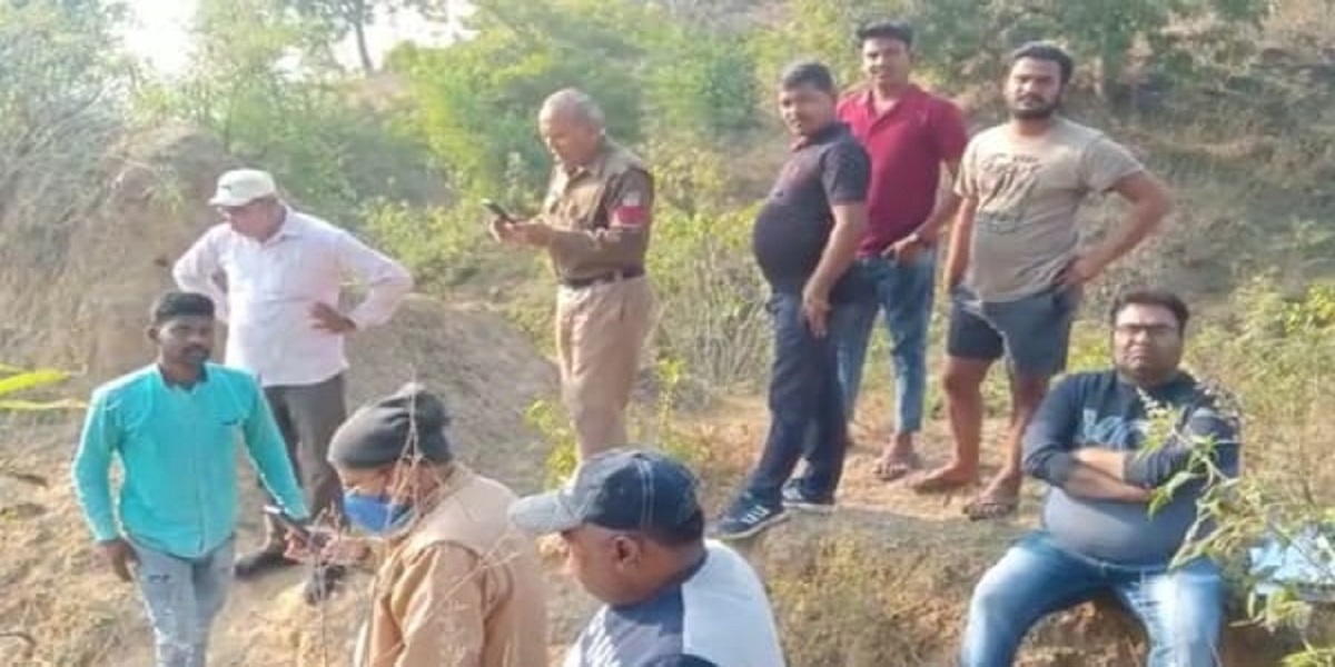 Rewa News: रीवा में क्रब के अंदर से लाश हुआ गायब, परिजनों ने प्रशासन पर लगाया लापरवाही का आरोप
