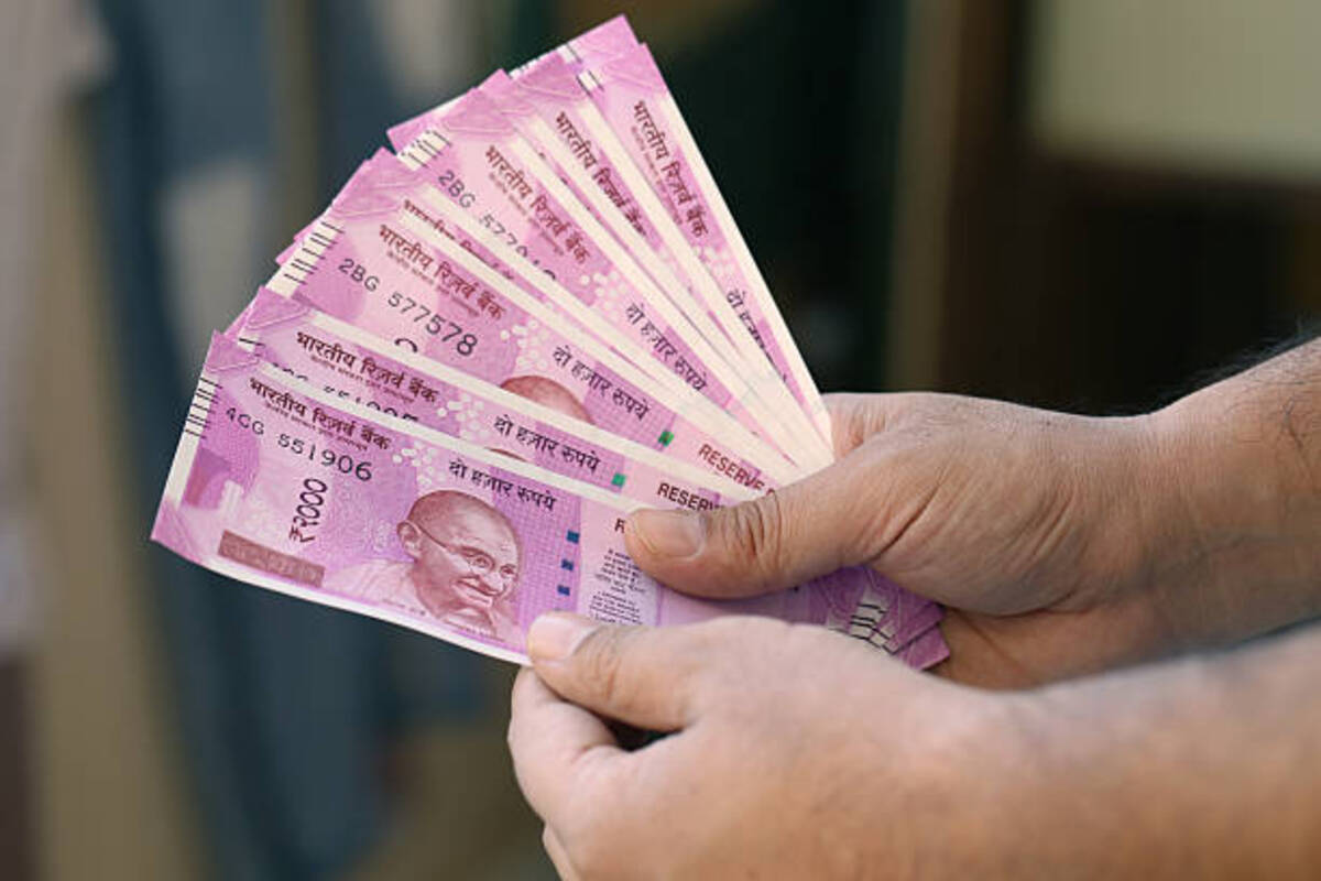 2000 Note Exchange: 2000 रुपये के नोट बदलवाने की लास्ट डेट नजदीक, जानें कब तक बदल सकते है? क्या है प्रोसेस?