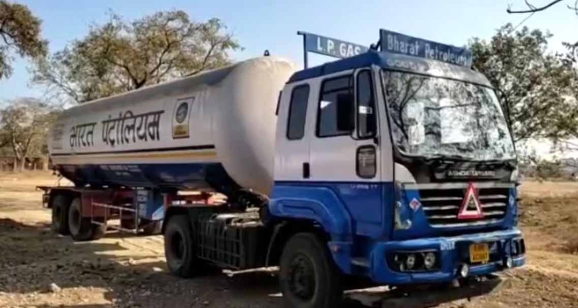 Dhar News : पुलिस ने गैस माफिया पर की बड़ी कार्रवाई, तीन एलपीजी टेंकर जब्त